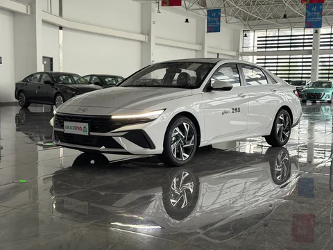 Hyundai Elantra в наличии